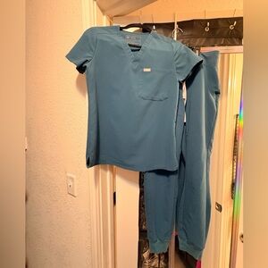 FIGS Caribbean Blue Scrub Set